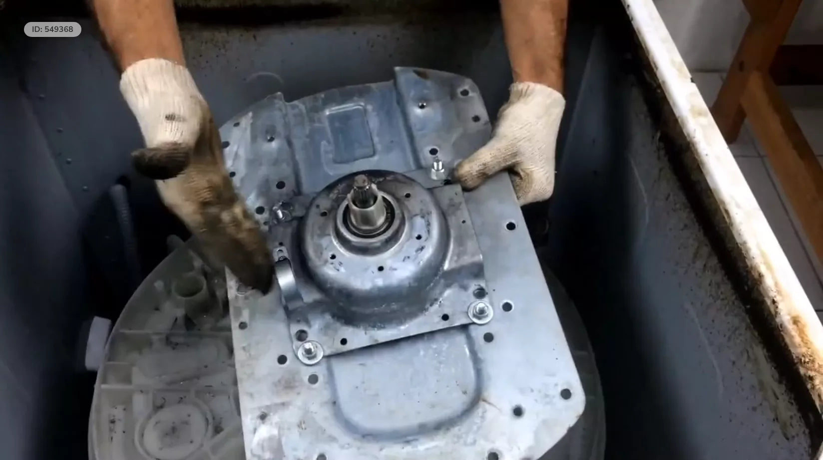 aula de como trocar.a bandeja base do mecanismo da máquina de lavar Electrolux lte12